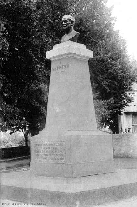 Monument à Pasteur.