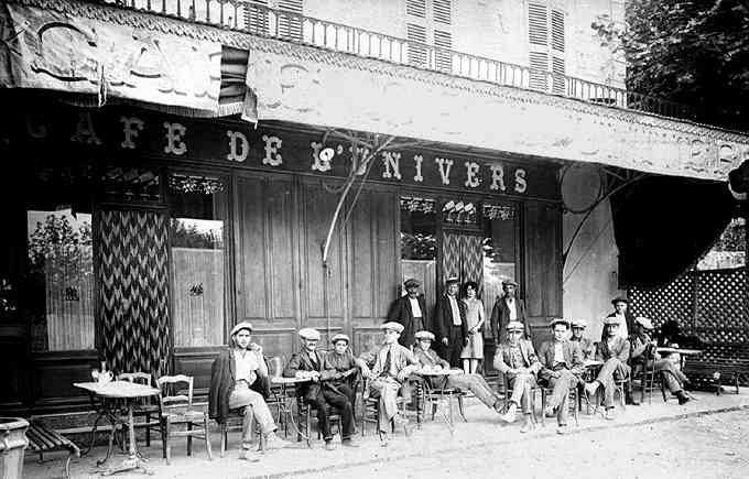 Terrasse du Café de l'Univers.