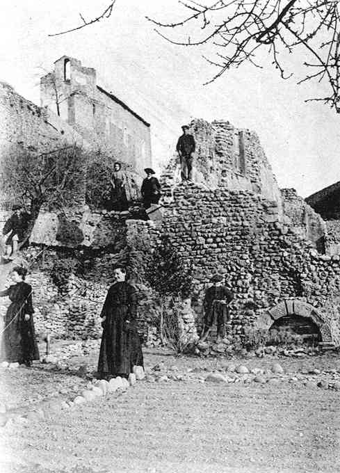 Ruines du Château et Chapelle Saint-Roch.