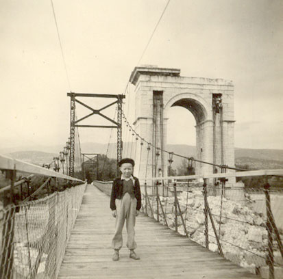  La passerelle, vers 1954 