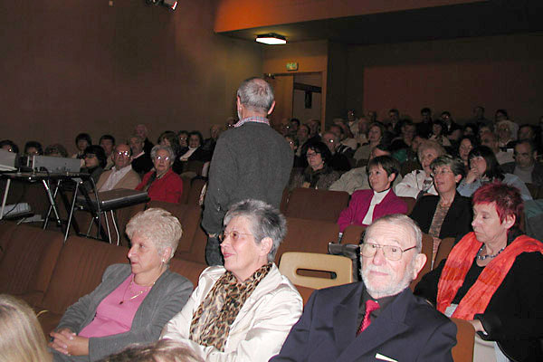  Intervenant dans le salle 